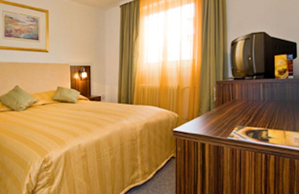 Hotel Rex Сигишоара Стая снимка